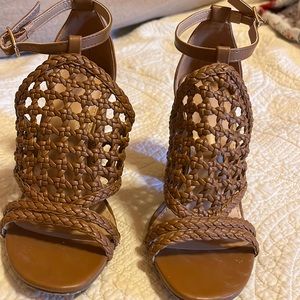 Very cute clogged heels!! Worn once. They are adorable little shoes.